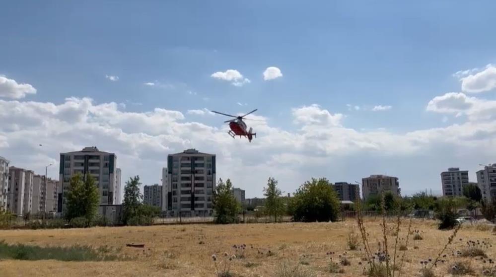 Diyarbakır'da Yüksekten Düşen Miraç, Ambulans Helikopterle Hastaneye Nakledildi