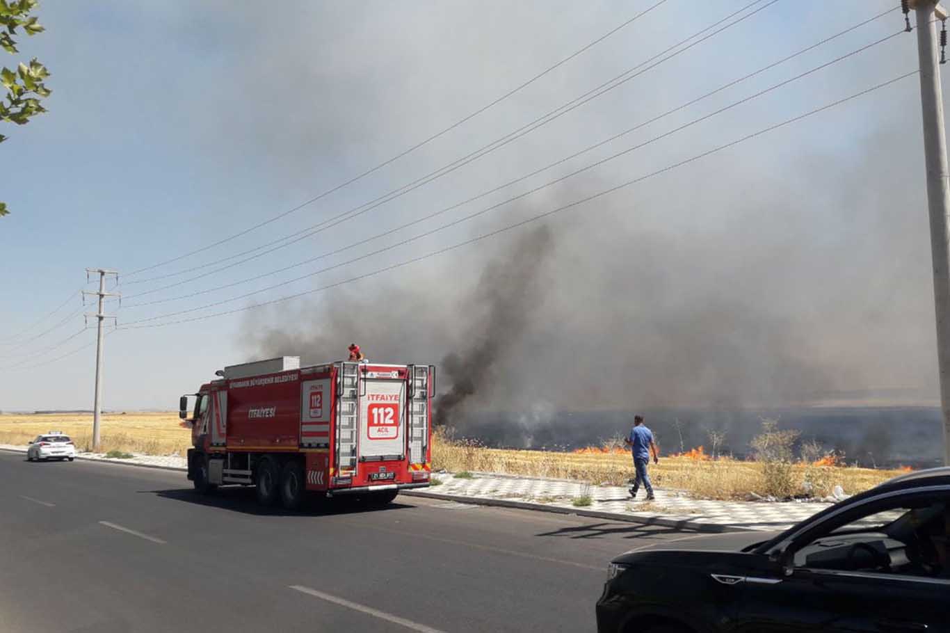 Diyarbakır'daki Çıkan Anız Yangını Kontrol Altına Alındı 3