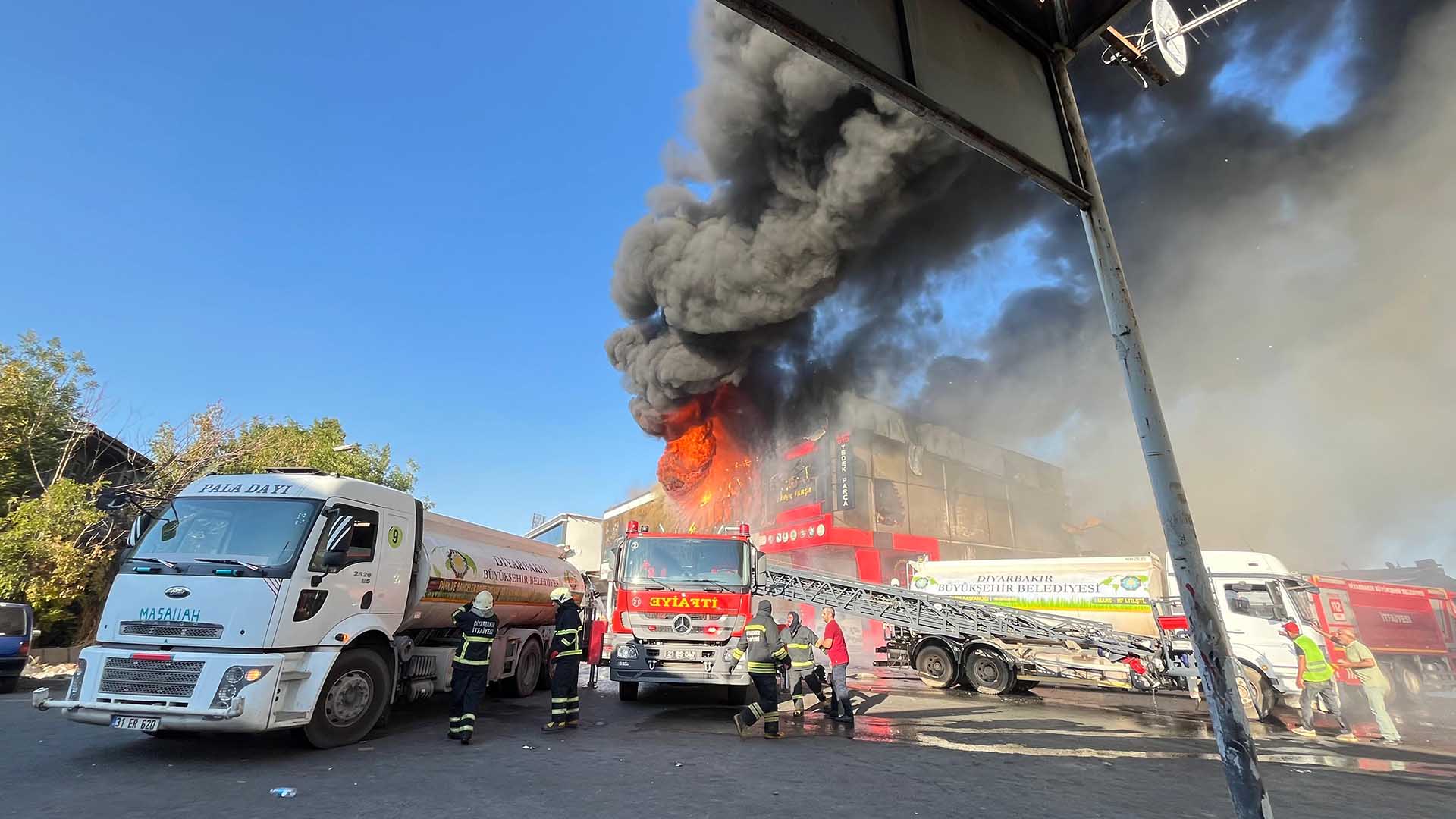 Diyarbakır'daki Yangın Söndürüldü 5