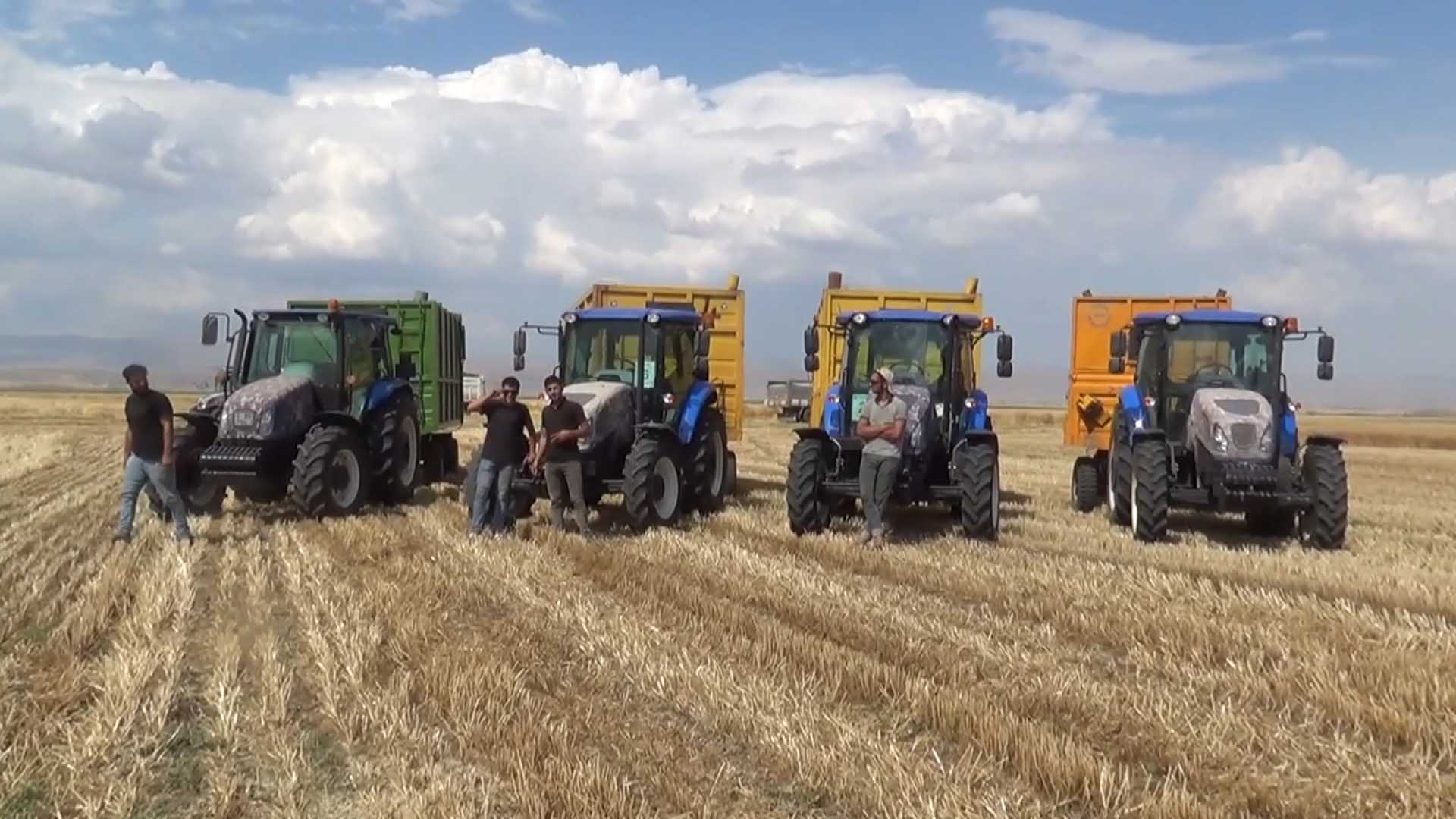 Diyarbakır'dan 21 Biçerdöver Ve 120 Kişilik Grupla Muş'a Buğday Hasadında Gittiler 5