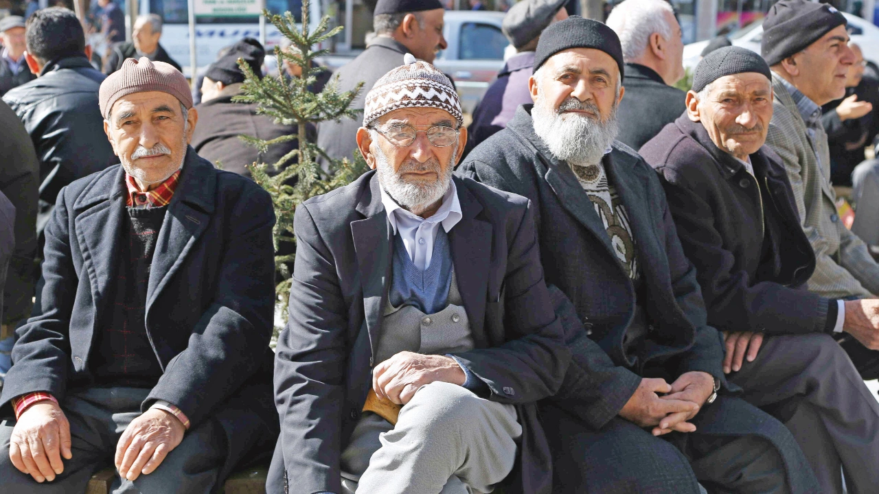 Emekli Ucretlerindeki Acmaz Cozum Bekliyor Xrau