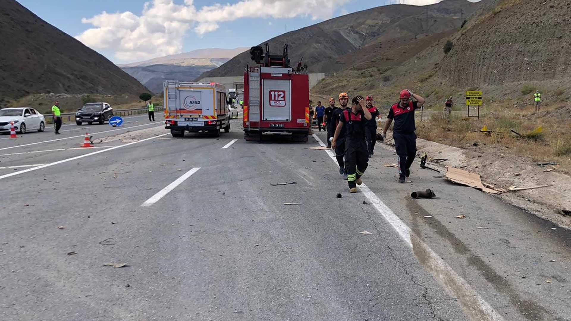 Erzincan Sivas Karayolunda Feci Kaza 4 Ölü 2 Yaralı 2