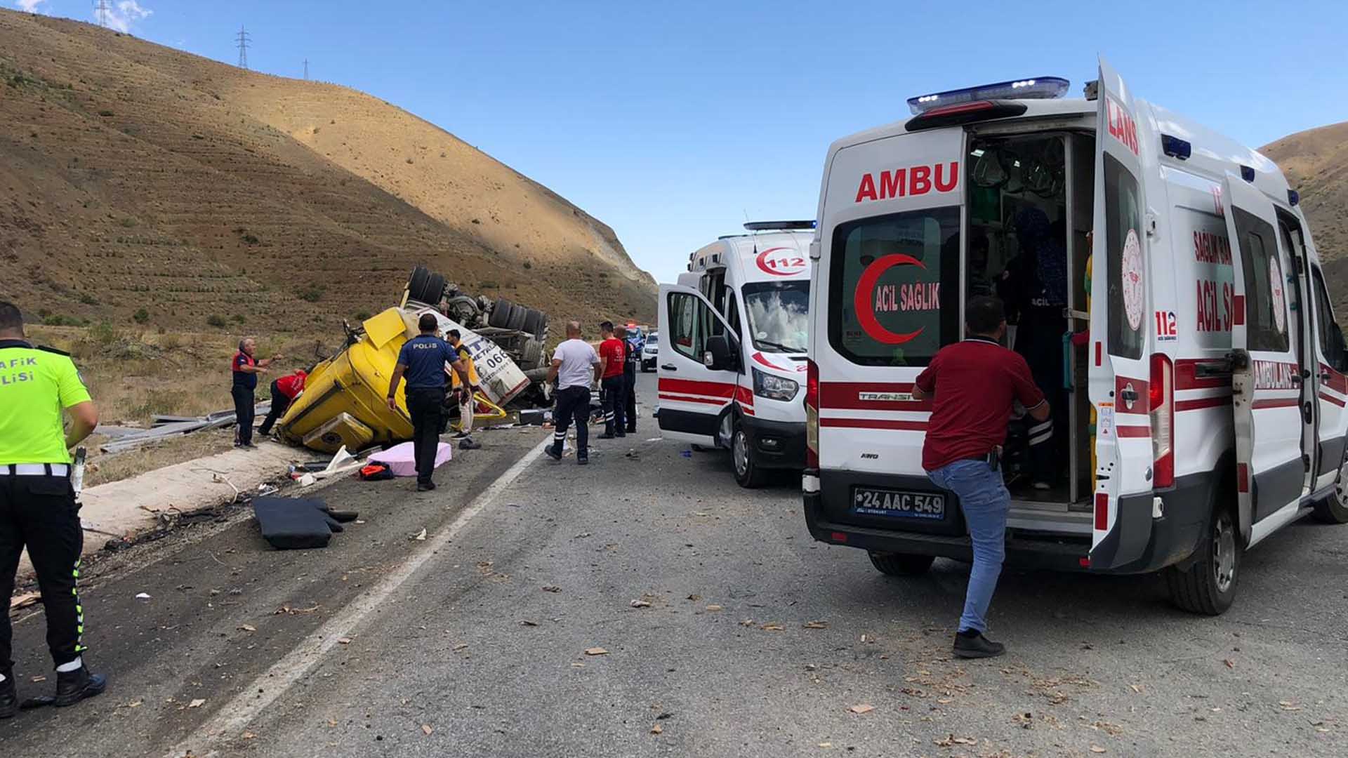 Erzincan Sivas Karayolunda Feci Kaza 4 Ölü 2 Yaralı 3