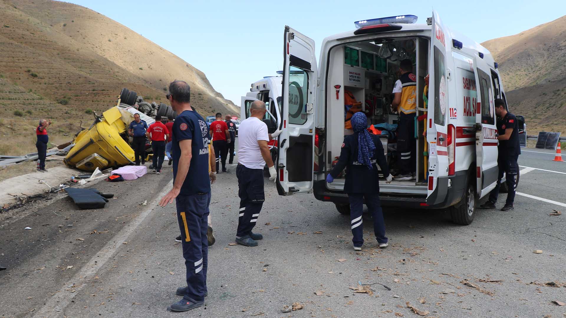 Erzincan Sivas Karayolunda Feci Kaza 4 Ölü 2 Yaralı 5