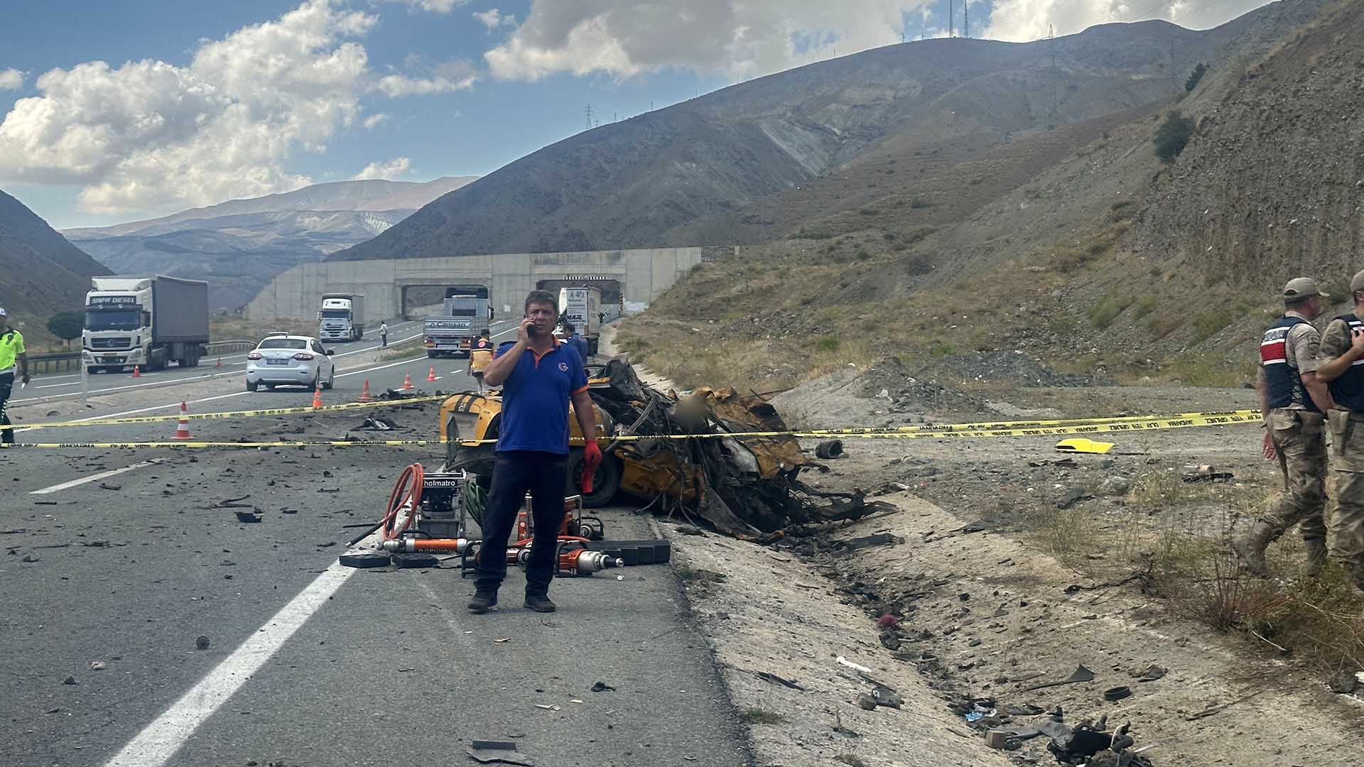 Erzincan Sivas Karayolunda Feci Kaza 4 Ölü 2 Yaralı 6