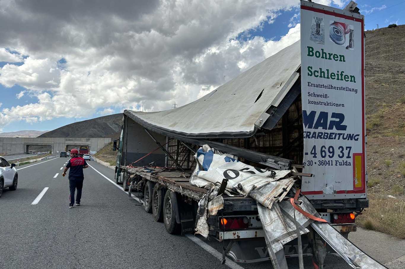 Erzincan Sivas Karayolunda Feci Kaza 4 Ölü 2 Yaralı 9