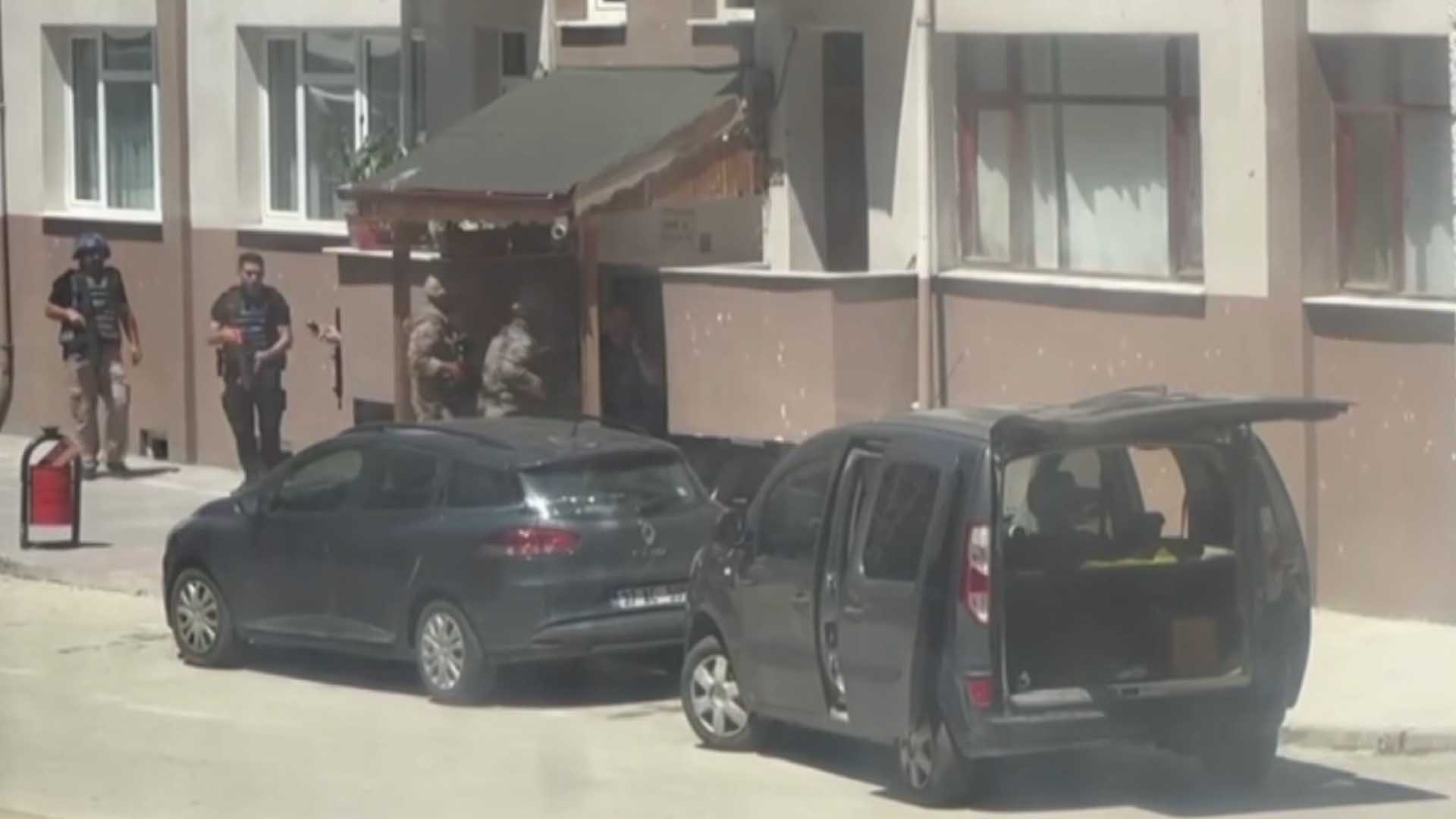 Firari Hükümlü, Operasyon Düzenleyen Polislere Ateş Açtı 2 Ölü, 1 Yaralı 2