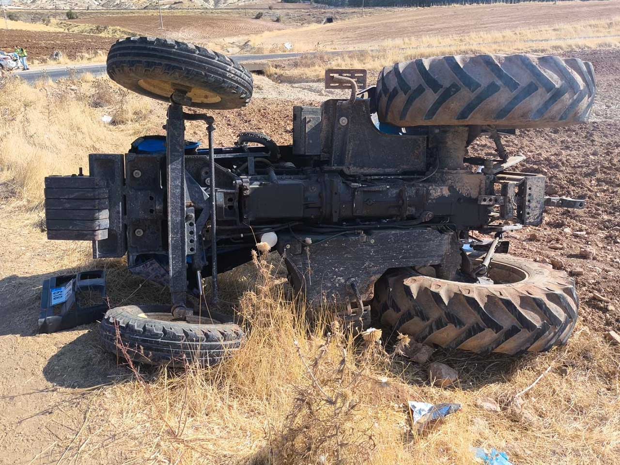 Mazıdağı’nda Devrilen Traktörün Sürücüsü Yaralandı 1