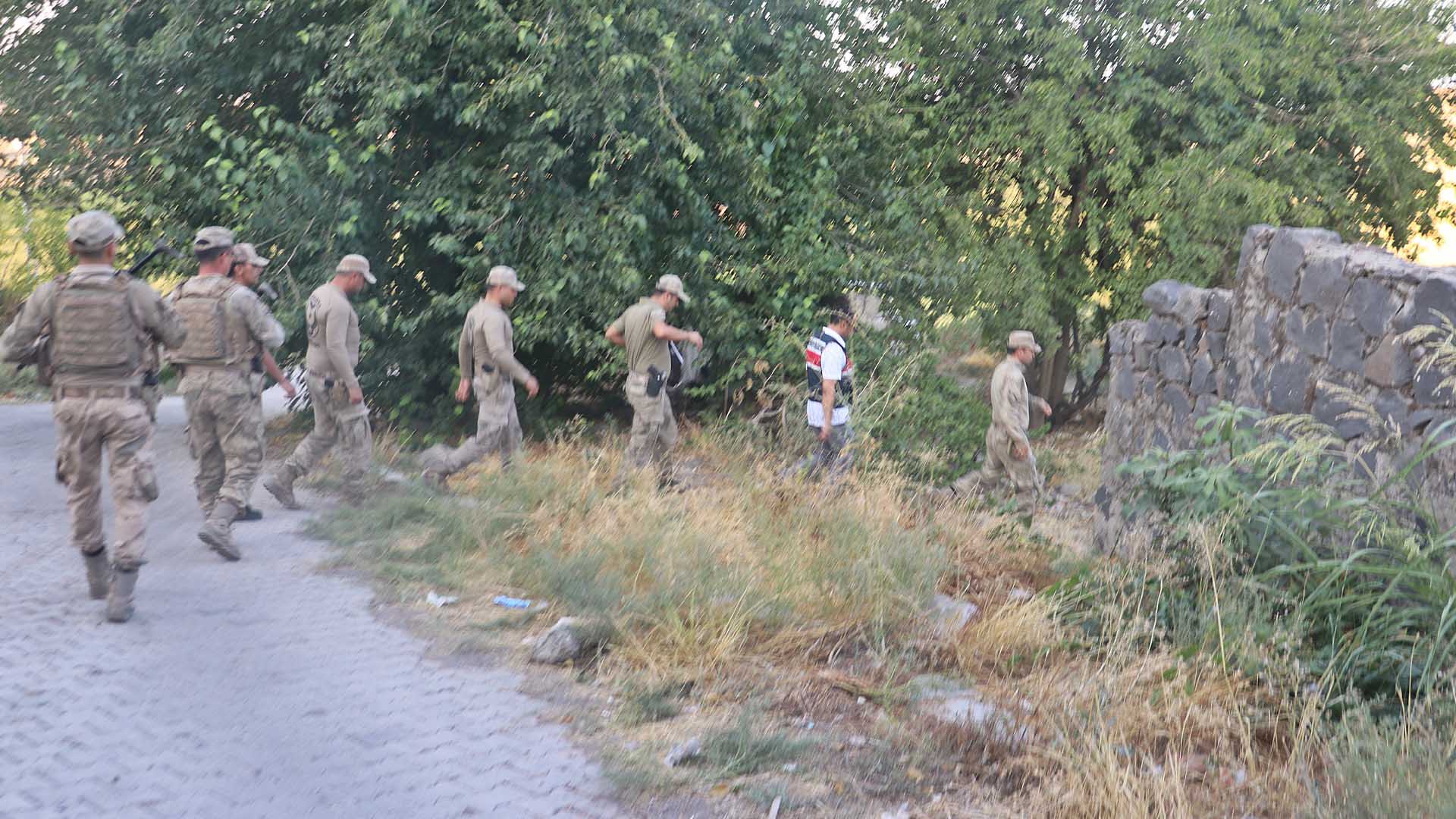 Narin’i Arama Çalışmaları; Su Kuyuları Ile Mısır Ve Pamuk Tarlalarında Arama Yapılıyor 5