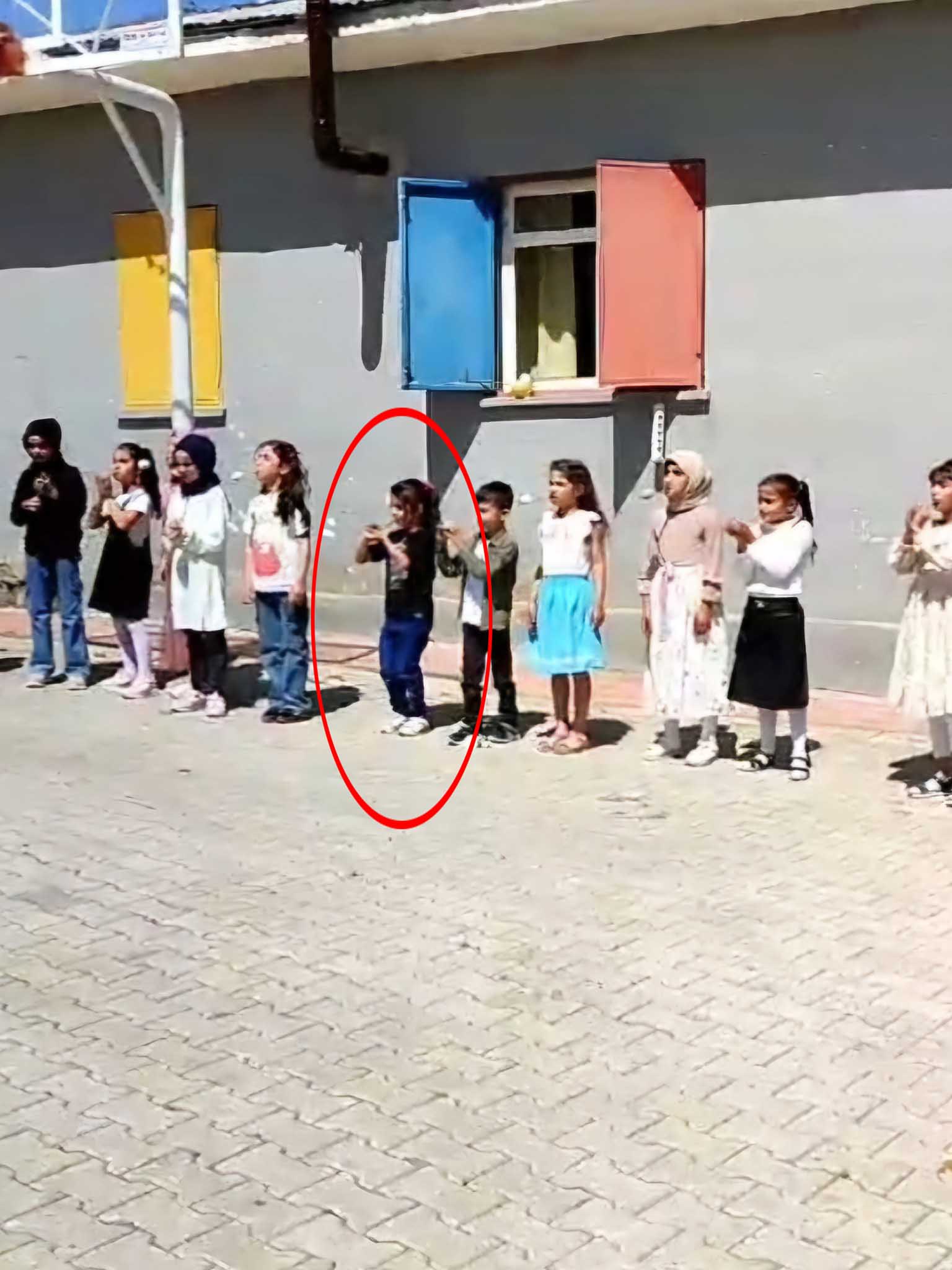 Narin'im Evin Tek Kızıydı, Engelli Kızıma 7 Yıl Boyunca Baktım, Sonra Vefat Etti 8