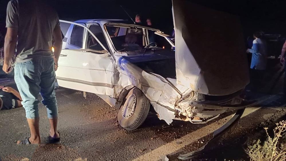 Şanlıurfa'da Otomobiller Kafa Kafaya Çarpıştı 3 Yaralı 3