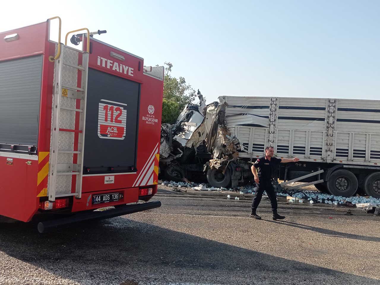 Tir Ile Kamyonun Çarpıştığı Kazada 22 Yaşındaki Sürücü Öldü 2