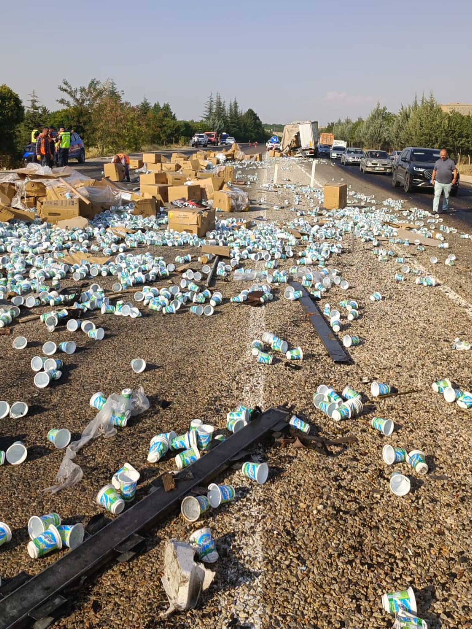 Tir Ile Kamyonun Çarpıştığı Kazada 22 Yaşındaki Sürücü Öldü 4