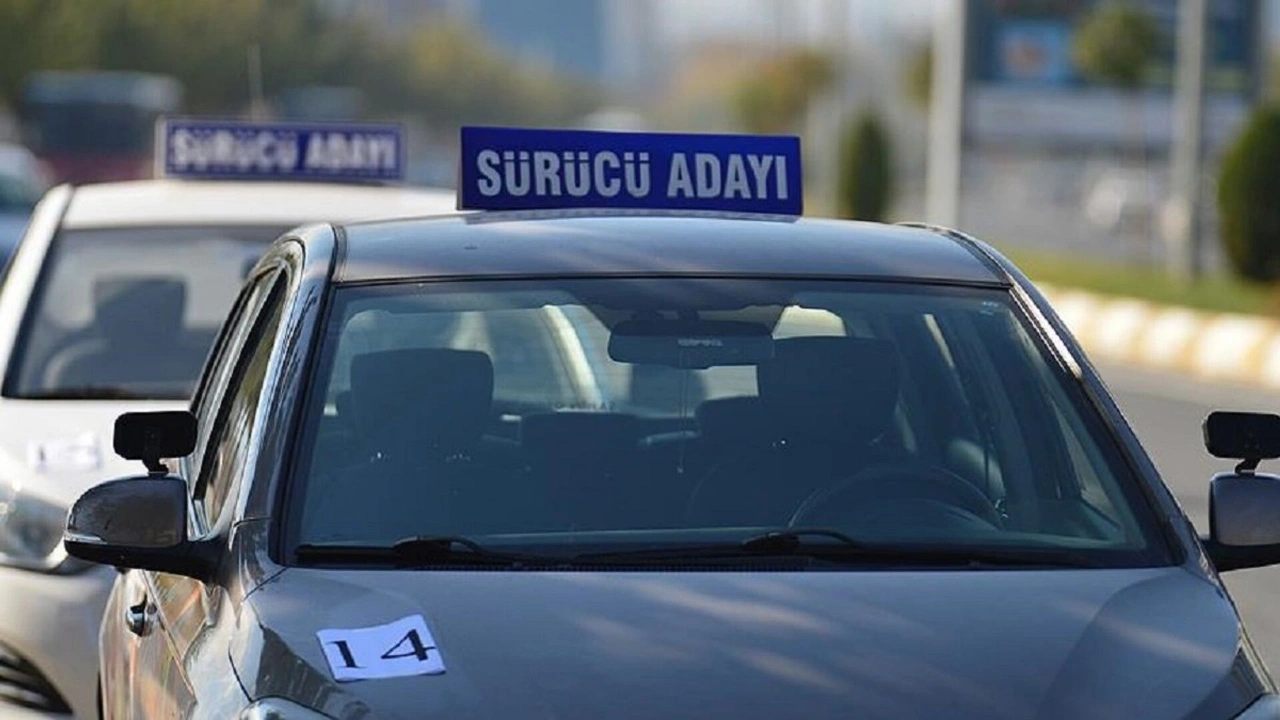 Yeni Ehliyet Alacaklar Dikkat Surucu Kurslari Yonetmeligi Degisti Surucu Kurslarindaki Degisiklikler Neler Yeni Surucu Kursu Yonetmeligi Nedir 7P2B