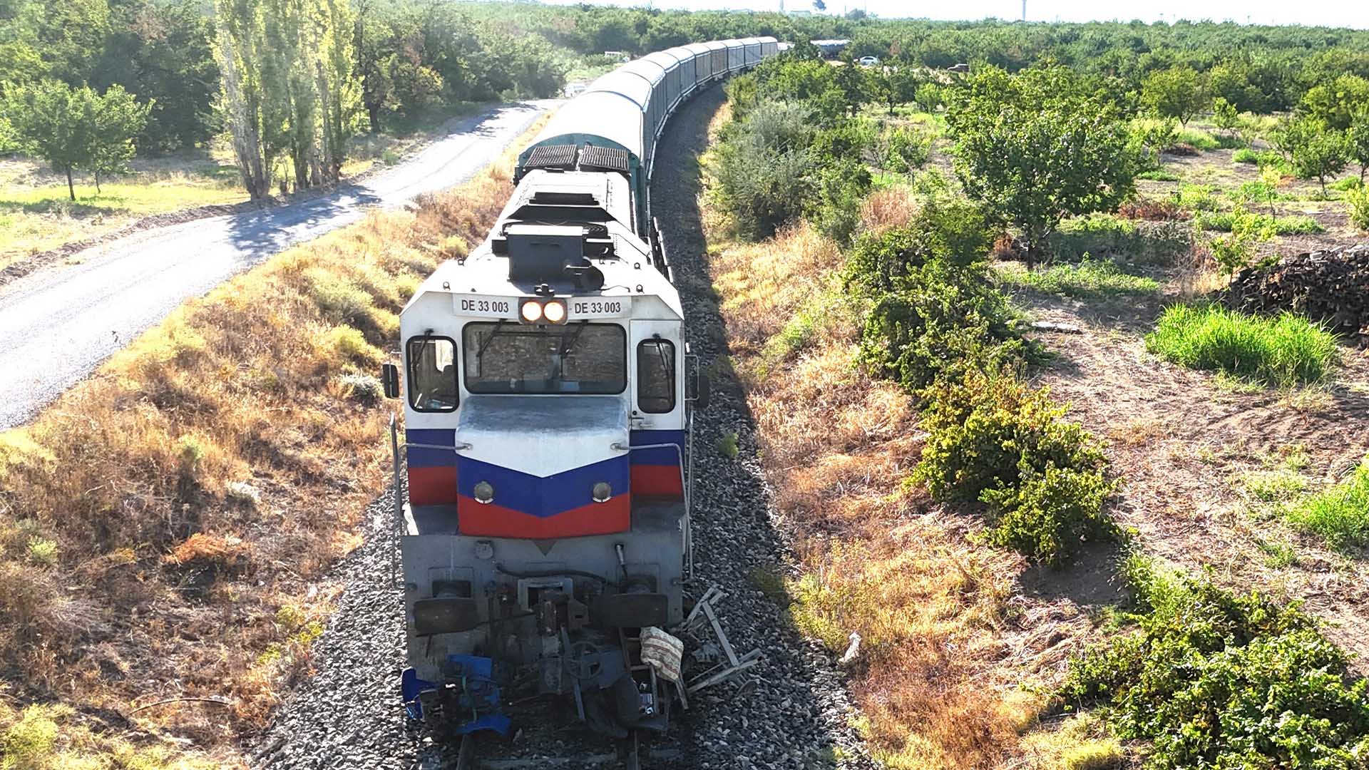 Yük Treni Çapa Motoruna Çarptı, Anne Ve 2 Çocuğu Hayatını Kaybetti 4