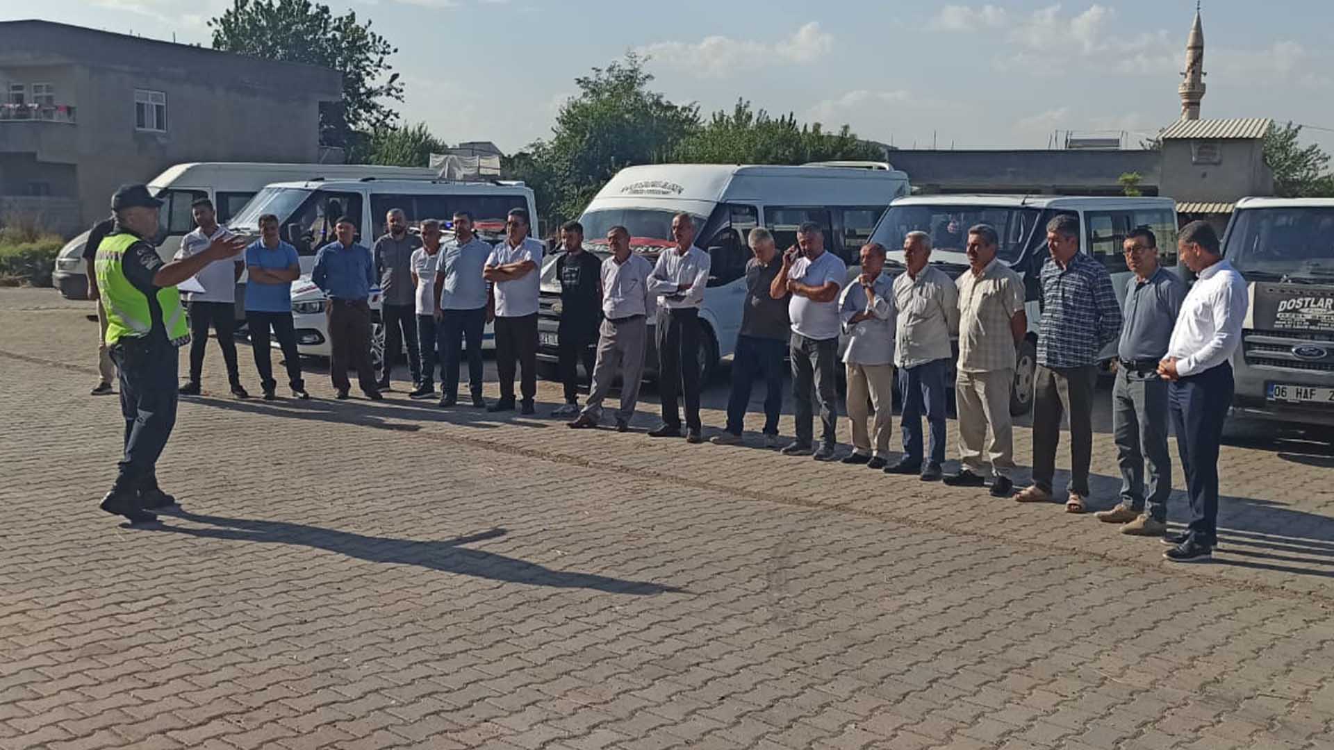 Bismil’de Okul Servis Şoförlerine Yönelik Seminer Ve Denetimler Gerçekleştirildi 7