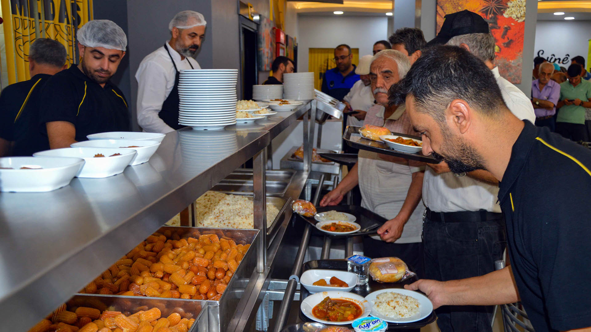 Diyarbakır'da Açılan Halk Lokantası Büyük Ilgi Görüyor4