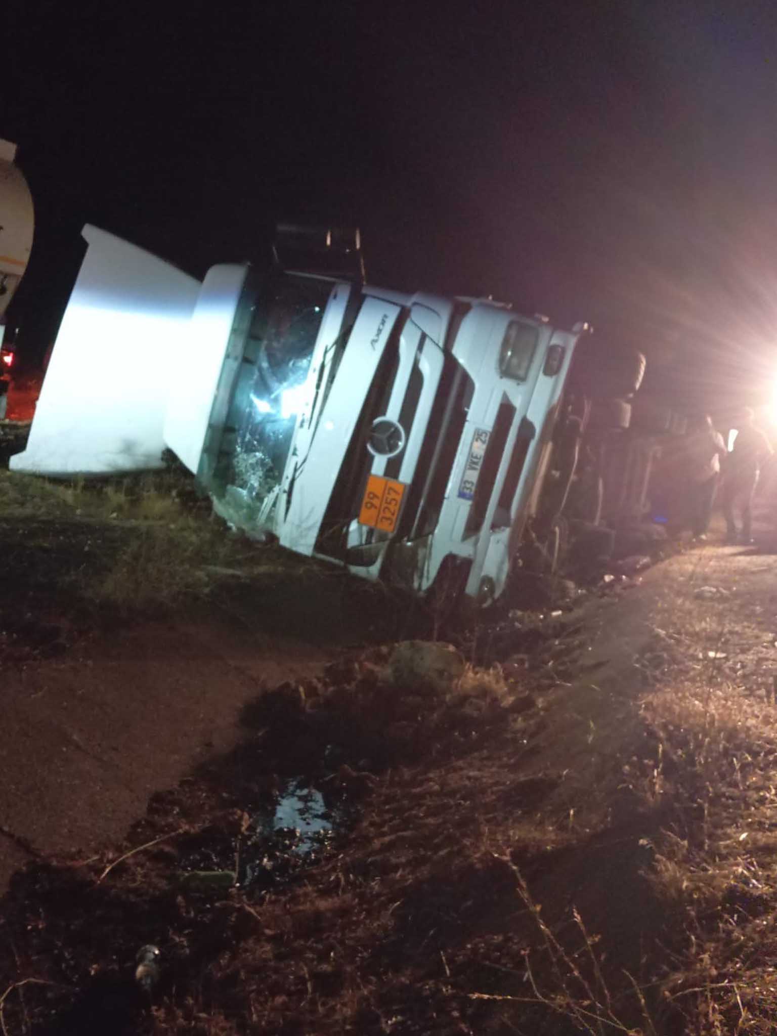 Diyarbakır’da Devrilen Tankerin Sürücüsü Yaralandı 2