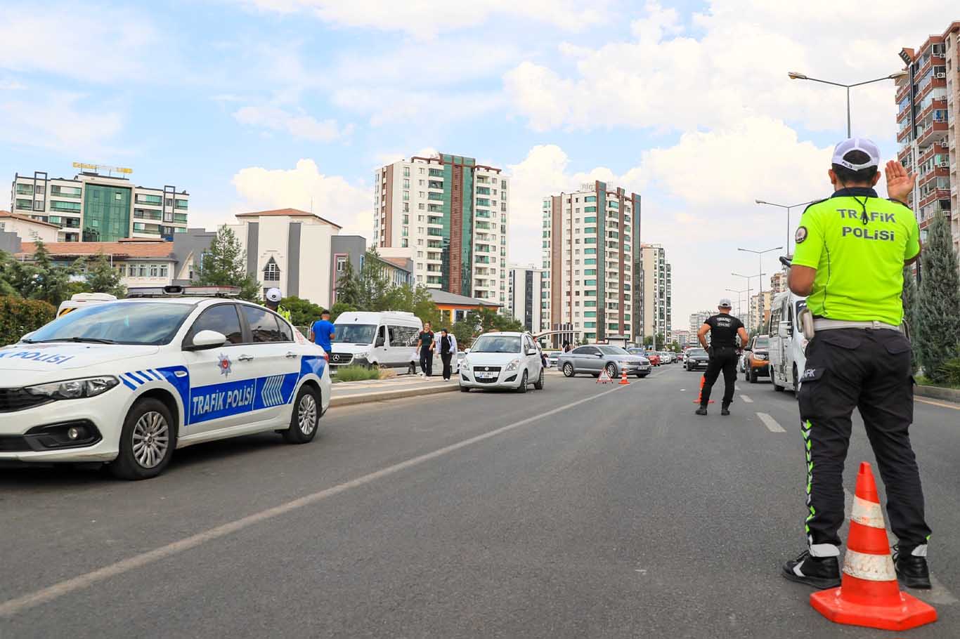 Diyarbakır’da Ekipler Okul Önlerinde Ve Çevrelerinde Önlemlerini Artırdı 3