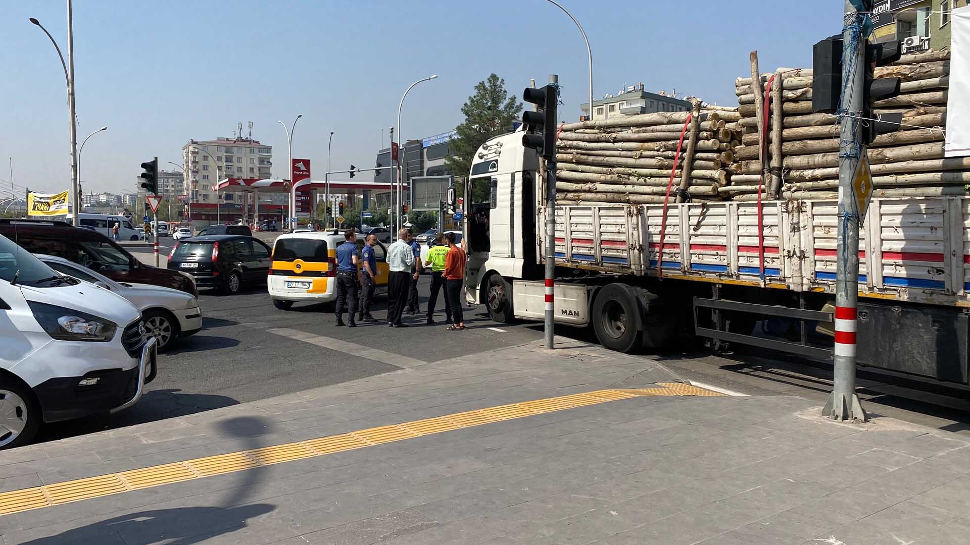 Diyarbakır’da Kamyonun Altında Kalan Yaşlı Adam Öldü 5