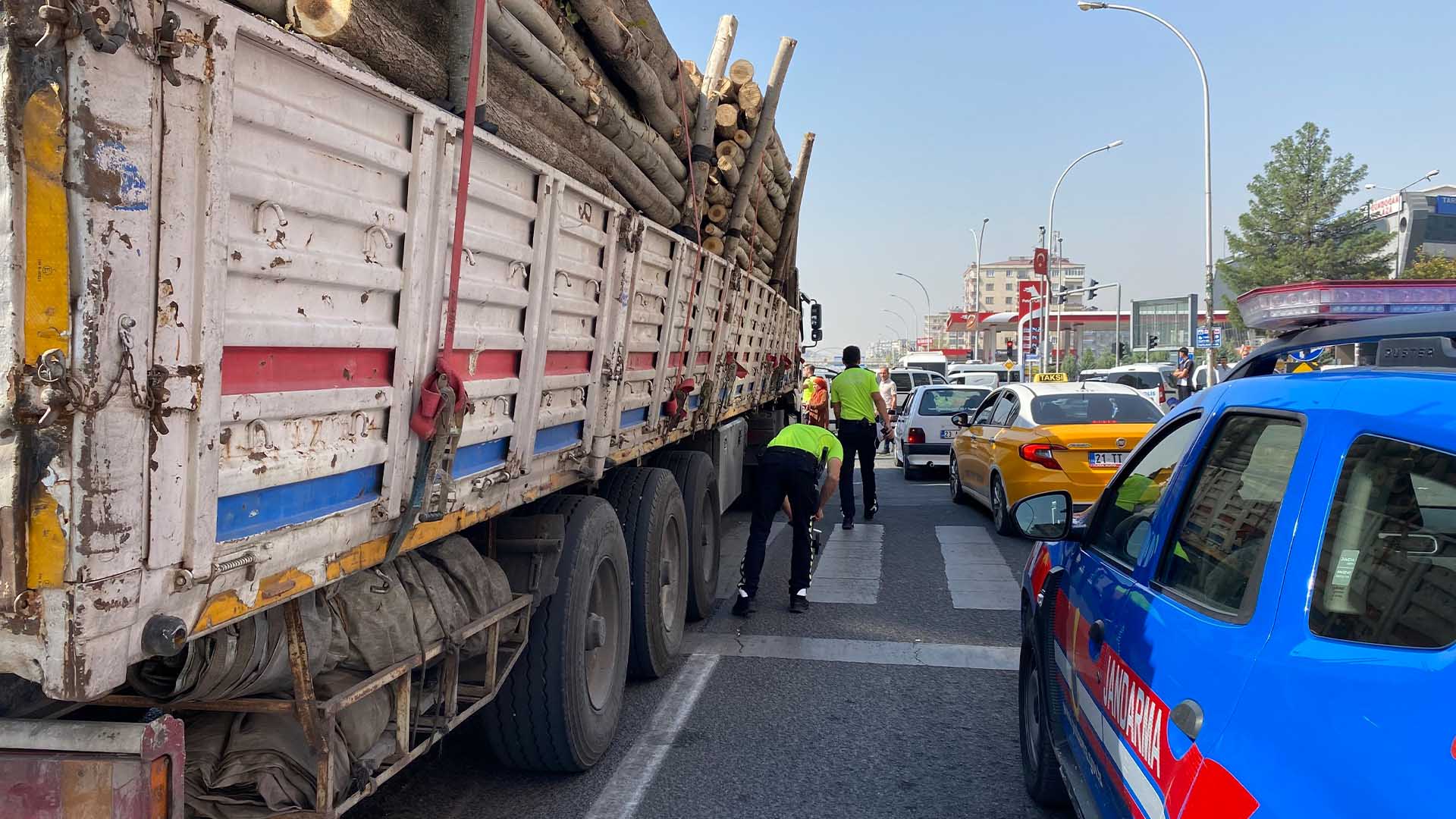 Diyarbakır’da Kamyonun Altında Kalan Yaşlı Adam Öldü 7