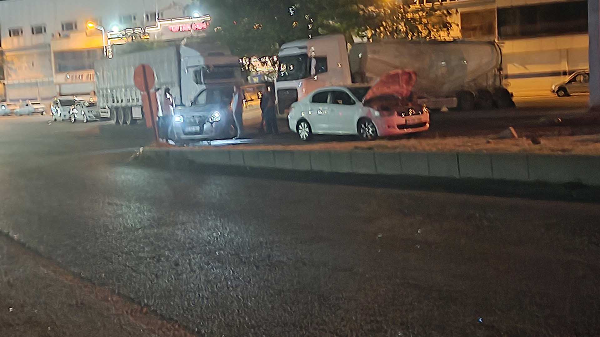 Diyarbakır'da Kaza Otomobil Ile Hafif Ticari Araç Çarpıştı 2