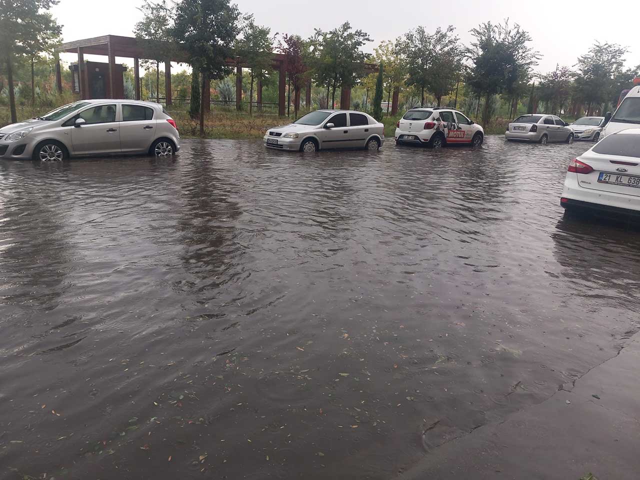 Diyarbakır’da Sağanak, Dolu Ve Fırtına Etkili Oldu 1