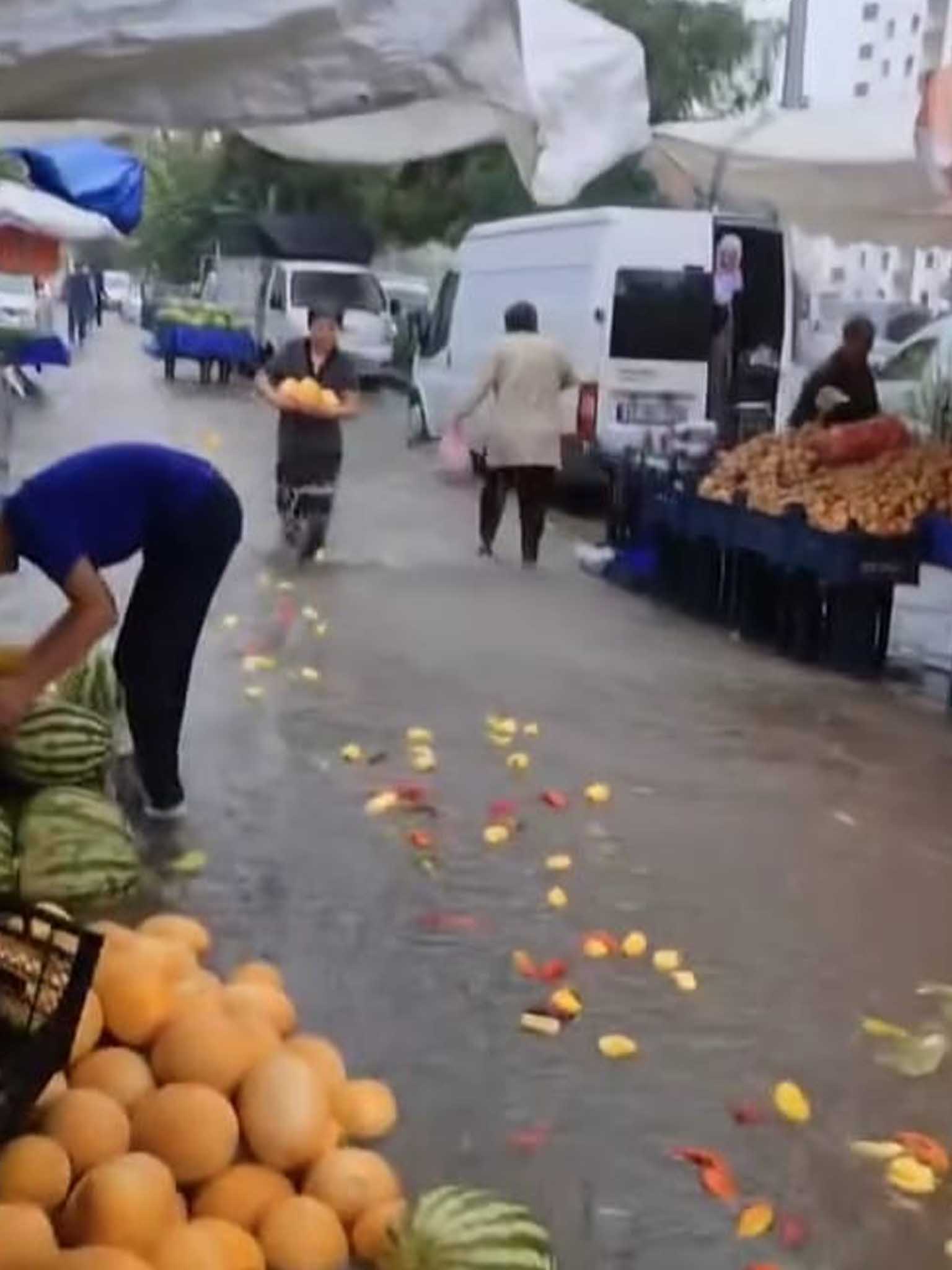 Diyarbakır’da Sağanak, Dolu Ve Fırtına Etkili Oldu 7