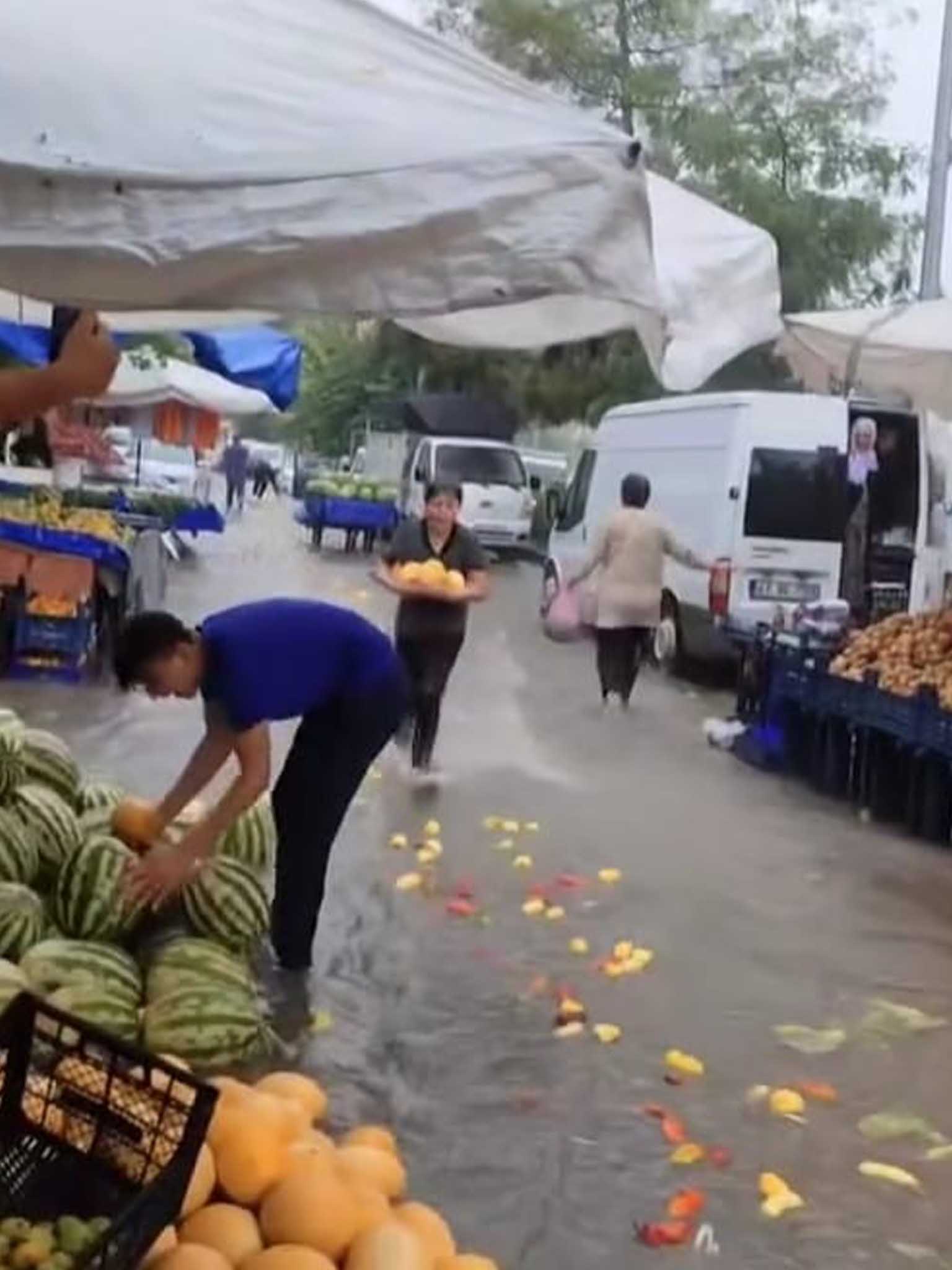 Diyarbakır’da Sağanak, Dolu Ve Fırtına Etkili Oldu 8