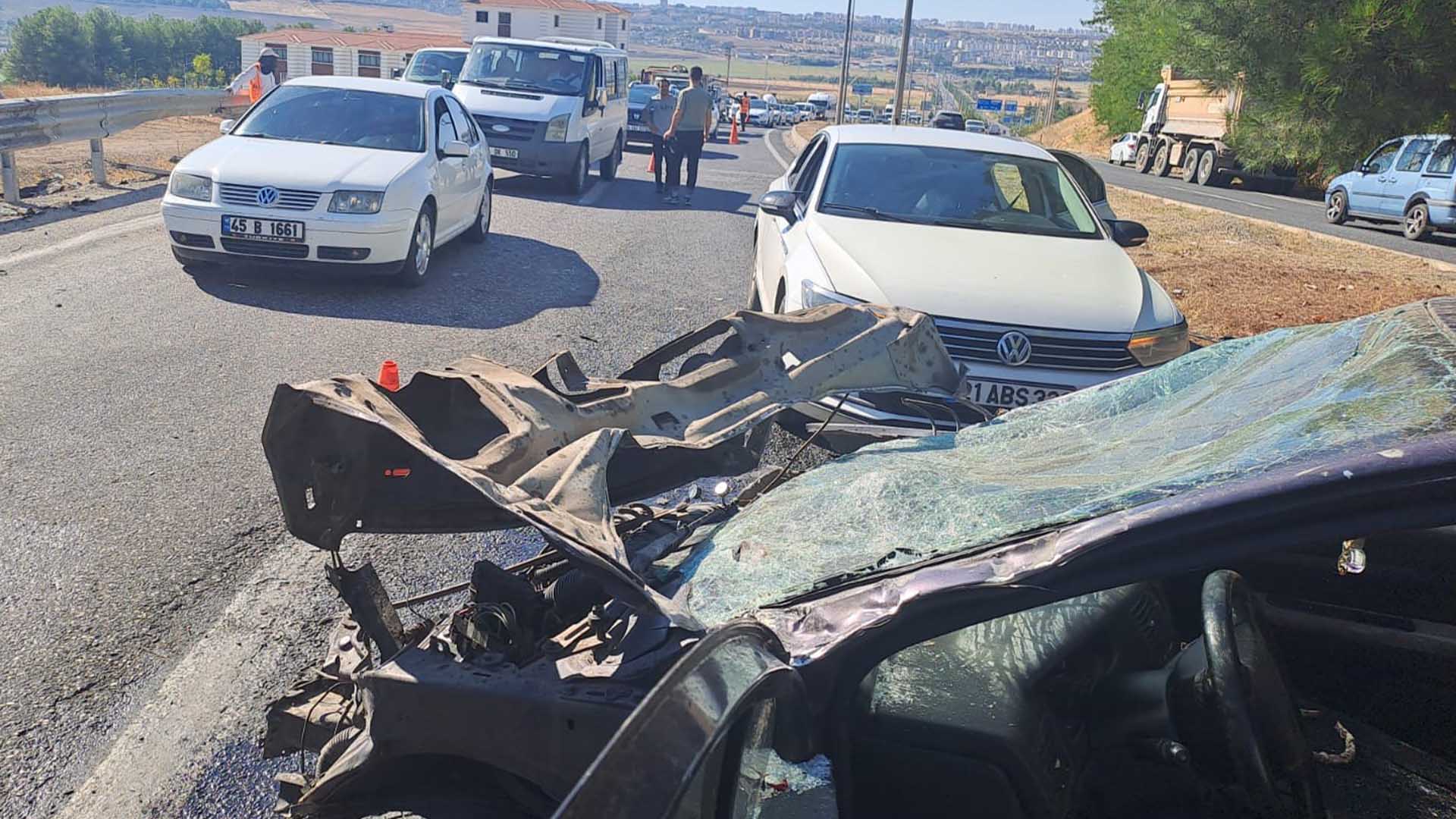 Hurdaya Dönen Araçtan Sağ Kurtuldular 1