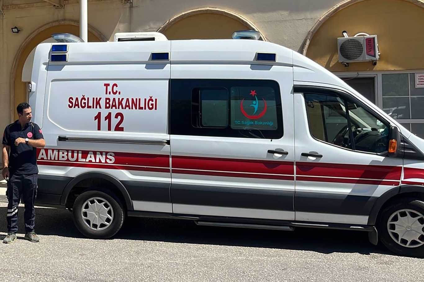 İnşaattan Düşen 14 Yaşindaki̇ Firat, Ağir Yaralandi 3