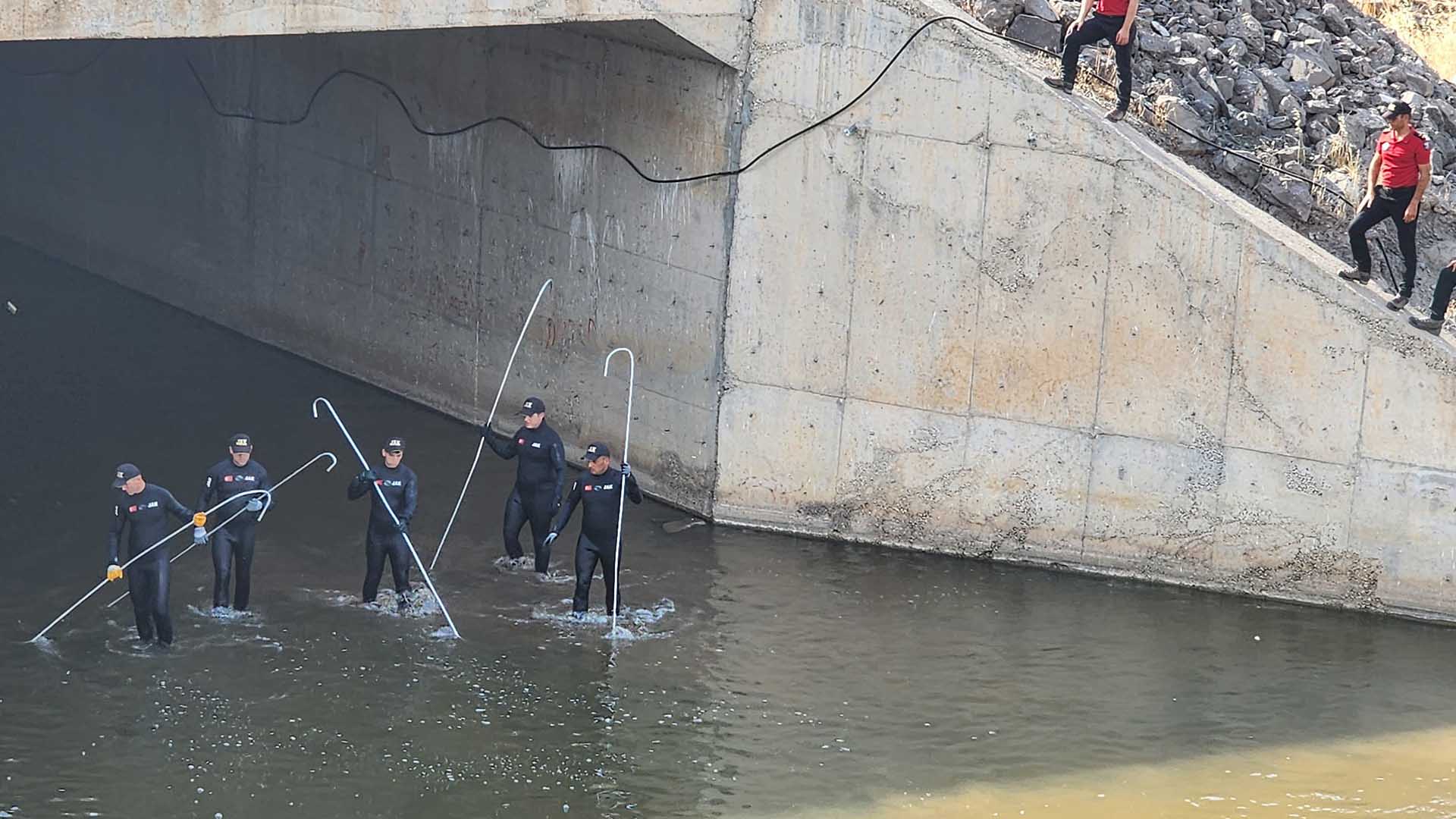 Kayıp Narin’i Arama Çalışmaları 17’Nci Gününde; Çalışmalar Derede Yoğunlaştı 4