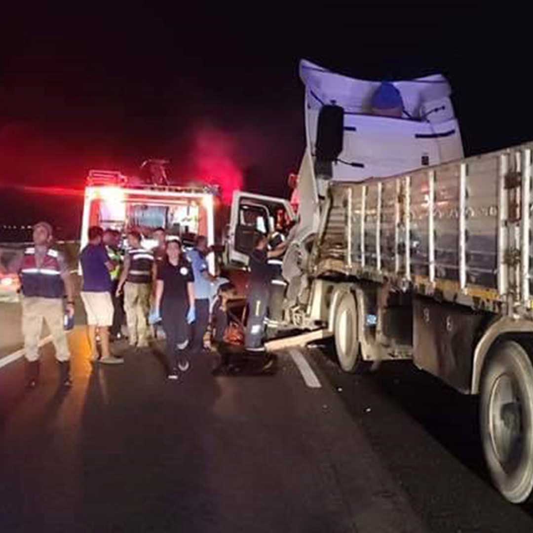 Önündeki̇ Tir’a Çarpan Tir’in Sürücüsü Öldü 5