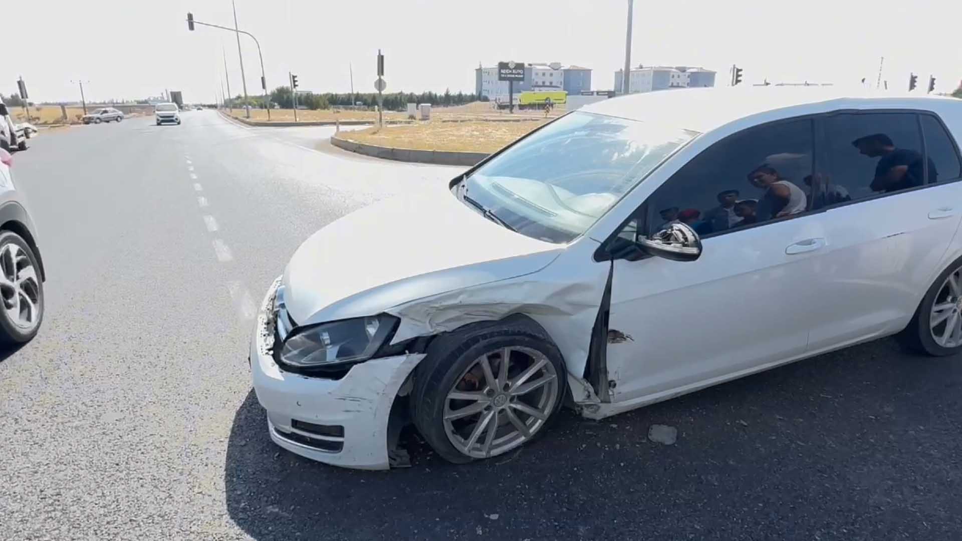 Otomobiller Çarpıştı; 1'I Bebek 5 Yaralı 1