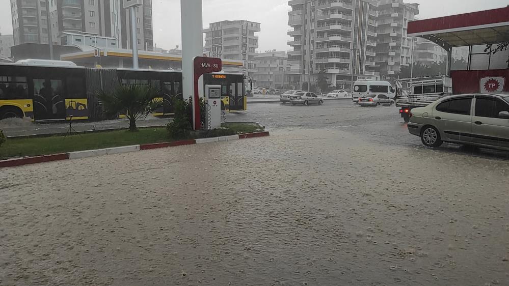 Şanlıurfa'da Sağanak Yağış Etkili Oldu, Yollar Göle Döndü 1