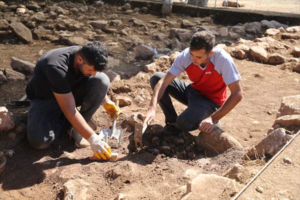 Şanlıurfa'da Yaklaşık 10 Bin Yıl Öncesine Tarihlenen Süs Eşyaları Bulundu 1