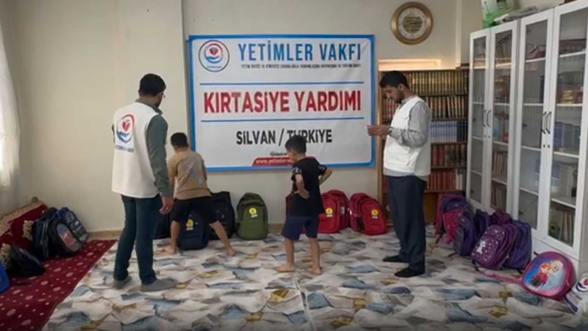 Silvan’da Öğrencilere Kırtasiye Desteği 1