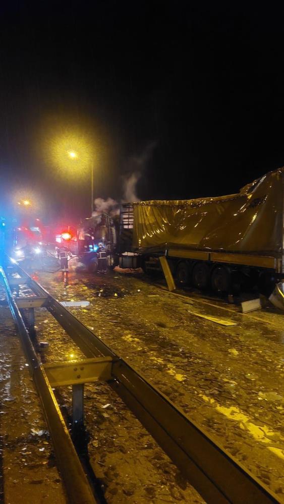 Tarsus Adana Gaziantep Otoyolu'nda 3 Ayrı Kaza 1 Ölü, 20 Yaralı 1