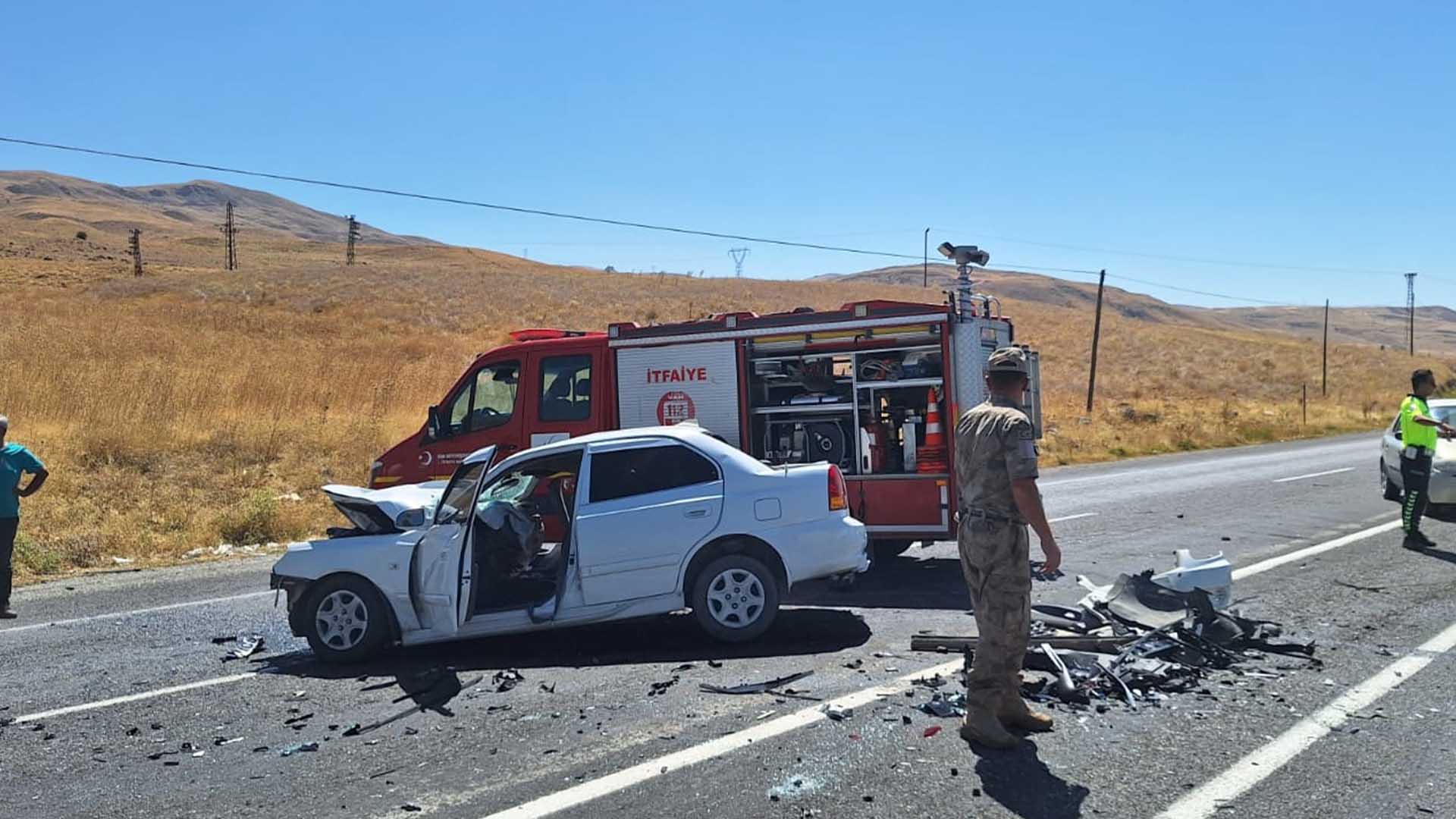 Van'da Feci̇ Kaza 2 Ölü, 4 Yarali 5