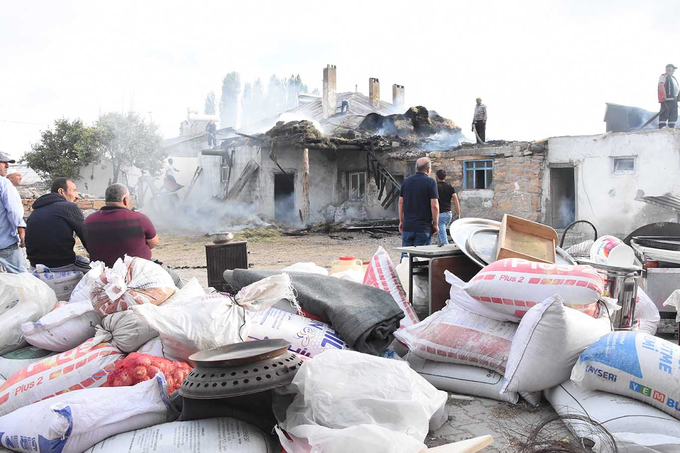 Yaşli Çi̇ft Gözyaşlarina Boğuldu 5