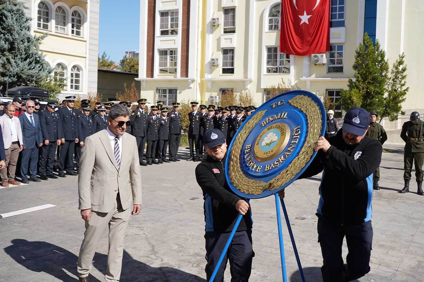 Bismil’de 29 Ekim Cumhuriyet Bayramı Etkinlikleri Çelenk Sunumu Ile Başladı 7