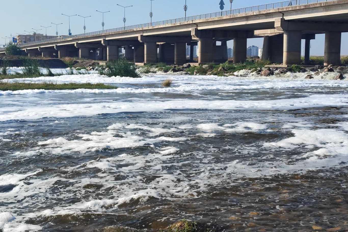 Bismil’de Dicle Nehri Köpük Akıyor 10