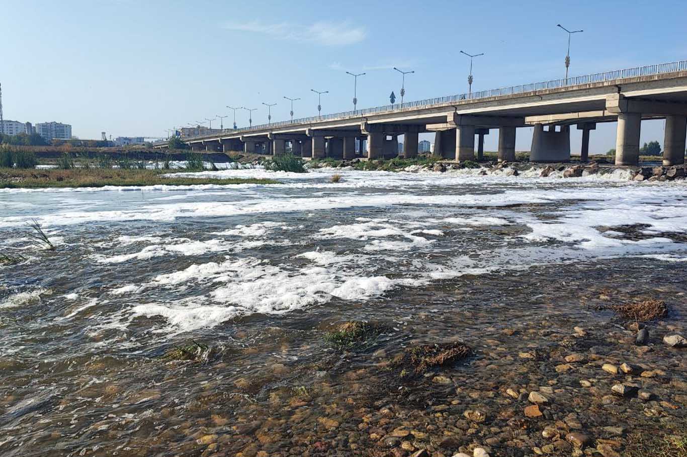 Bismil’de Dicle Nehri Köpük Akıyor 2