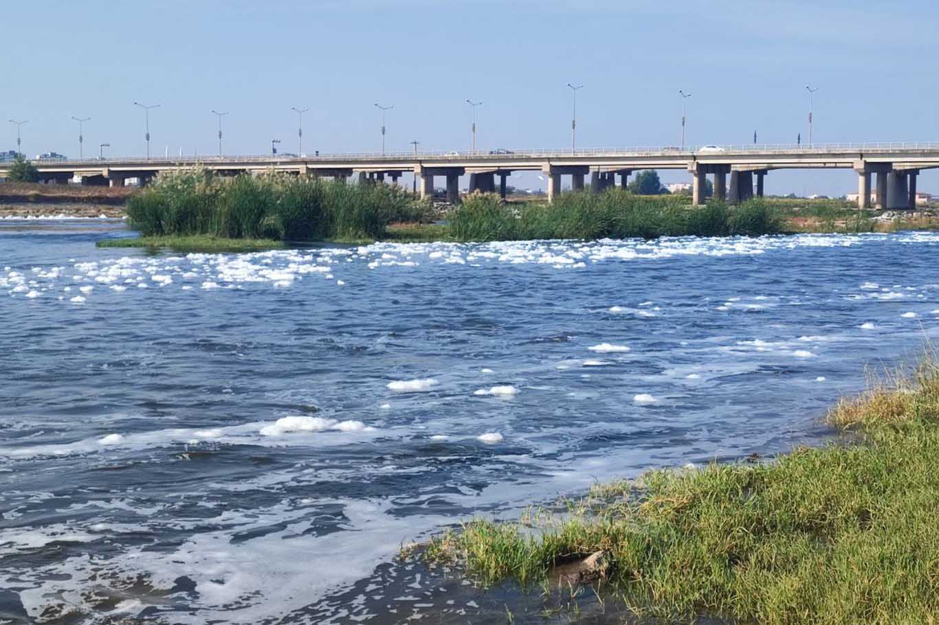 Bismil’de Dicle Nehri Köpük Akıyor 7