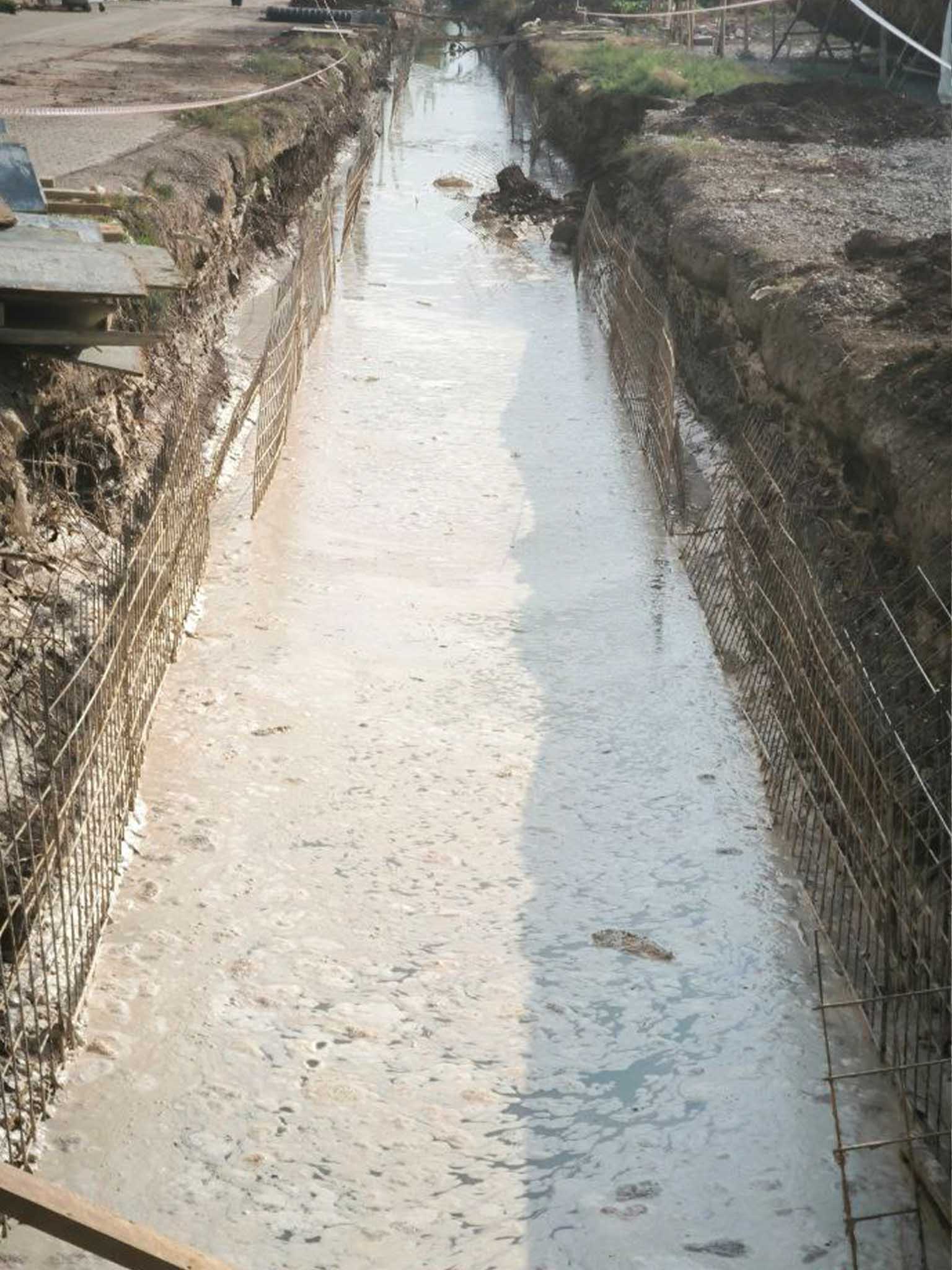 Bismil’de Sokaktaki Kanal Çalışması Vatandaşları Bezdirdi 4