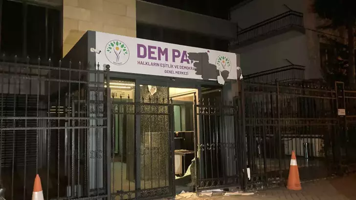 Dem Parti Genel Merkezi'ne Saldırı 1 Gözaltı 3