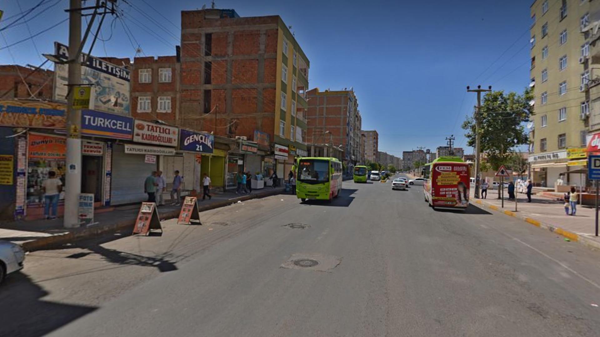 Diyarbakır’da 2 Cadde Daha Trafiğe Kapatıldı Bağlar Emek Caddesi