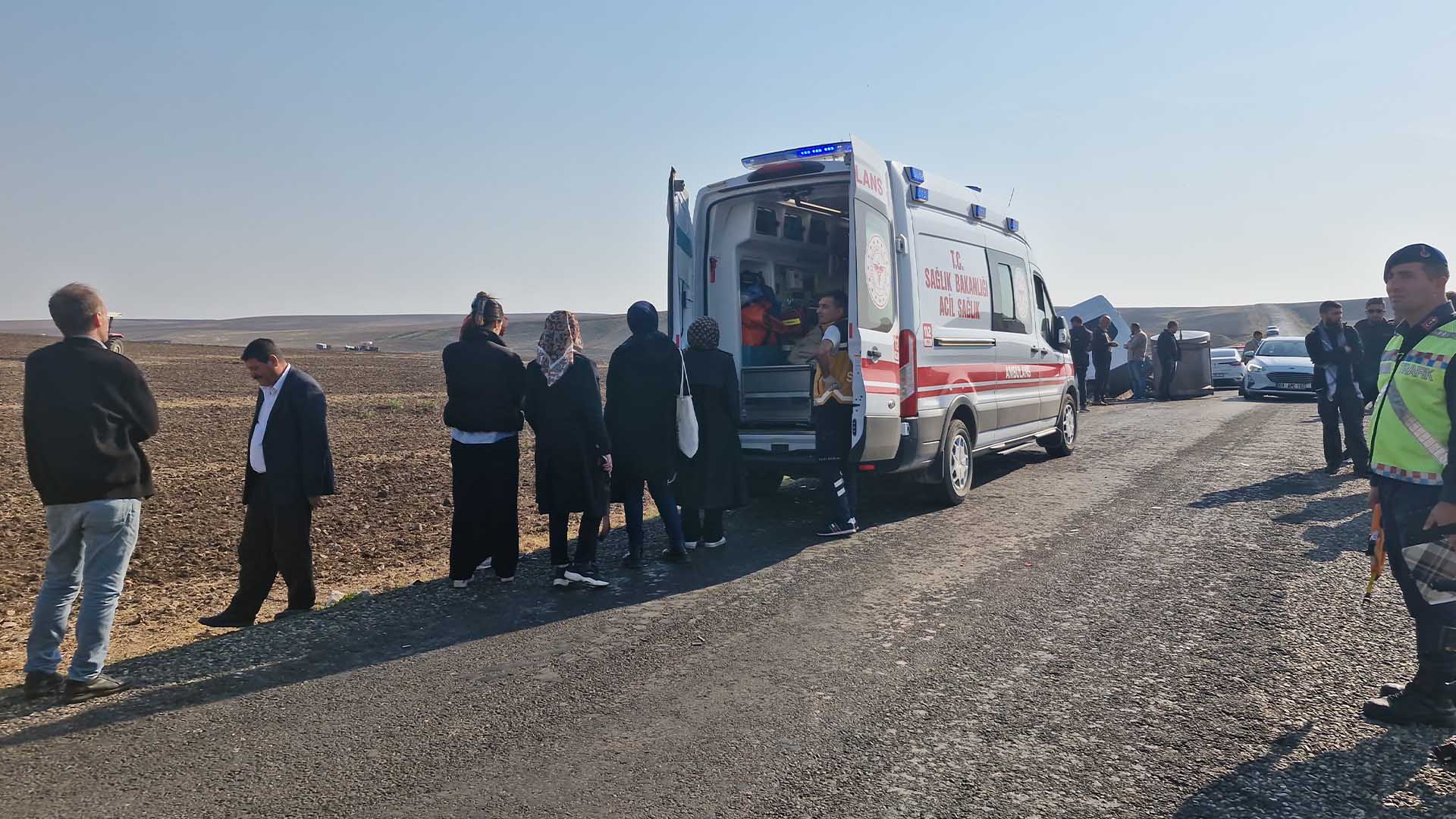 Di̇yarbakir'da 3 Aracin Kariştiği Zi̇nci̇rleme Kaza 15’İ Öğretmen 2’Si̇ Ağir 17 Yarali 5