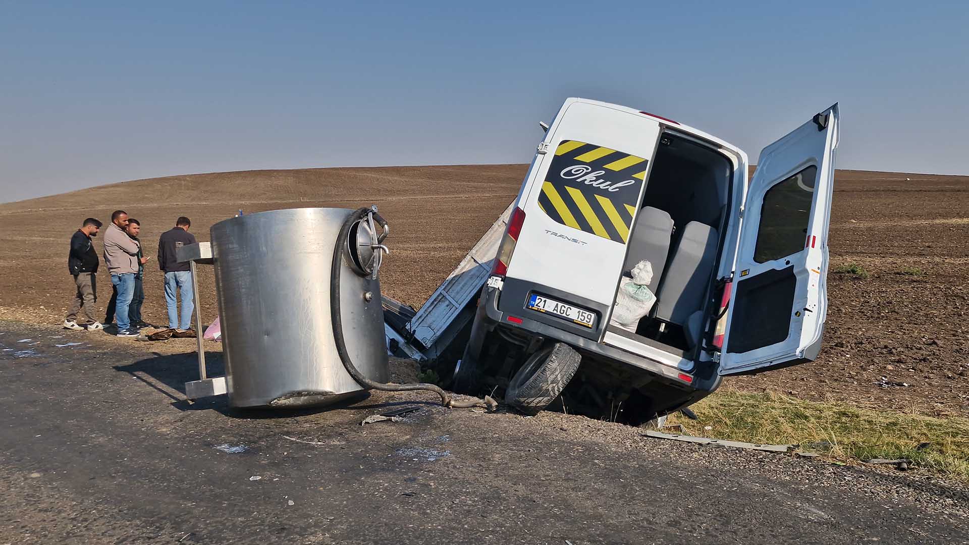 Di̇yarbakir'da 3 Aracin Kariştiği Zi̇nci̇rleme Kaza 15’İ Öğretmen 2’Si̇ Ağir 17 Yarali 6