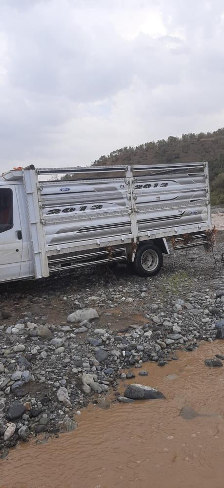 Diyarbakır'da Aşırı Yağıştan Dolayı Şoför Mahsur Kaldı 7